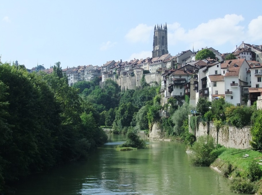 Dates des vacances scolaires 2024 - 2025 dans le canton de Fribourg